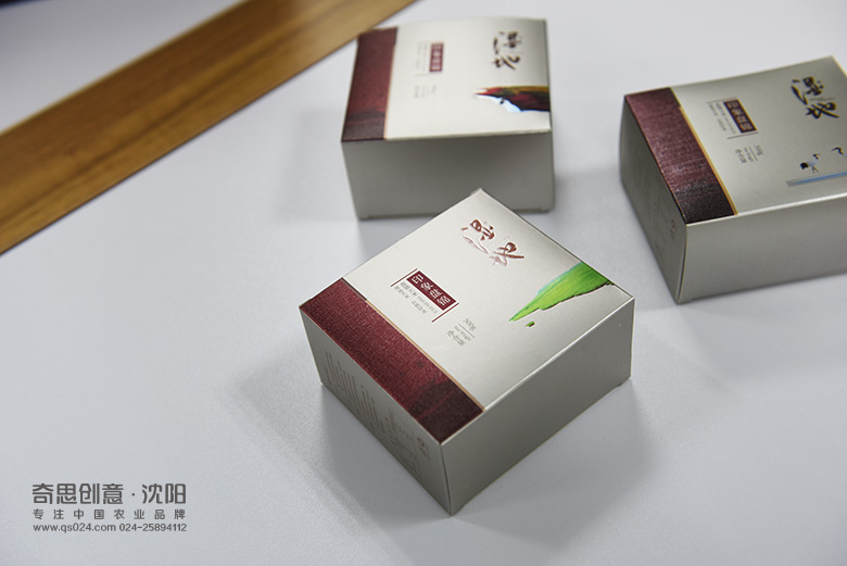 盤(pán)錦錦珠米業(yè) 濕地品牌印象盤(pán)錦高端大米禮品盒包裝設計 盤(pán)錦大米高端禮品包裝設計